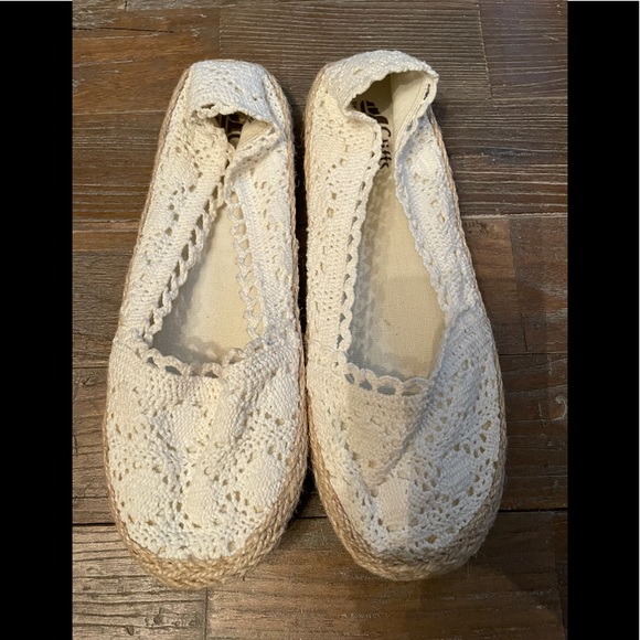 Cliffs by White Mountain Raise Crochet Espadrille - Picture 3 of 11